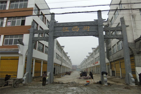 龙都新苑小区精装带车库，沿河风景，适宜居住。